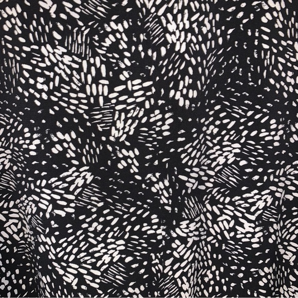 Catherines (Size 3X - 26/28W) Top with Pleating Detail and Buttons - Picture 5 of 7